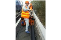 路沿石滑膜機(jī)  路肩滑模攤鋪機(jī)施工