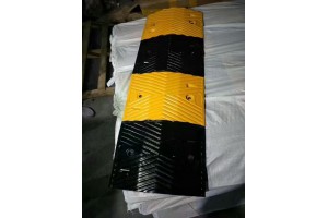 苏州工厂道路黑黄橡胶减速带供应公司