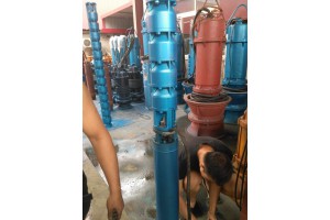 北京潜水泵现货(多图)、井用潜水泵使用，耐用的潜水深井泵