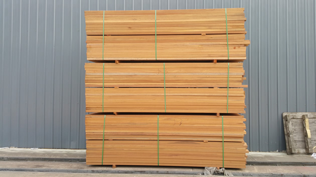 2天然防腐木硬木板材3