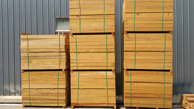 2天然防腐木硬木板材1