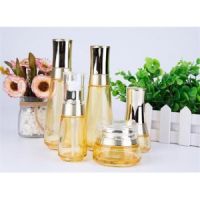 化妝品玻璃套裝瓶生產(chǎn)廠家 玻璃精油瓶生產(chǎn)廠家
