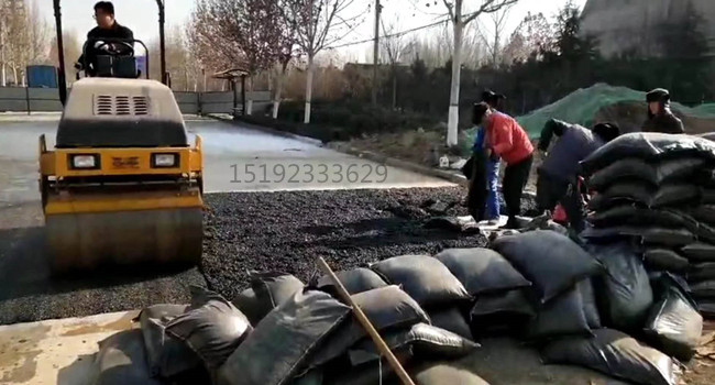 河南郑州沥青冷补料制作纯平无痕井盖包边施工全过程