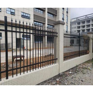 河源学校围墙铁栏杆 庭院锌钢护栏按尺寸定制 烤漆栅栏