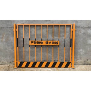 珠海工地防护栏 汕头公路施工围栏 黄黑印字基坑护栏现货