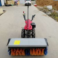 穿梭在城市中的小型掃雪機不損傷路面