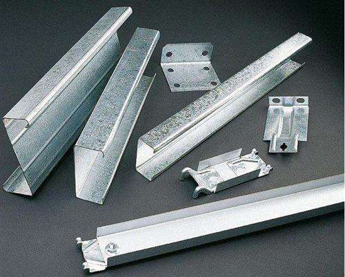 恒海供应：钢结构加工 C/Z型钢 几字形檩条等钢结构维护产品