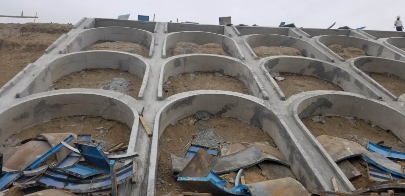 灵璧县铁路路基水泥浇筑拱形骨架一次成型护坡模具京伟