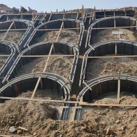 泗水县高铁路基边坡拱形骨架一次成型护坡钢模板模具